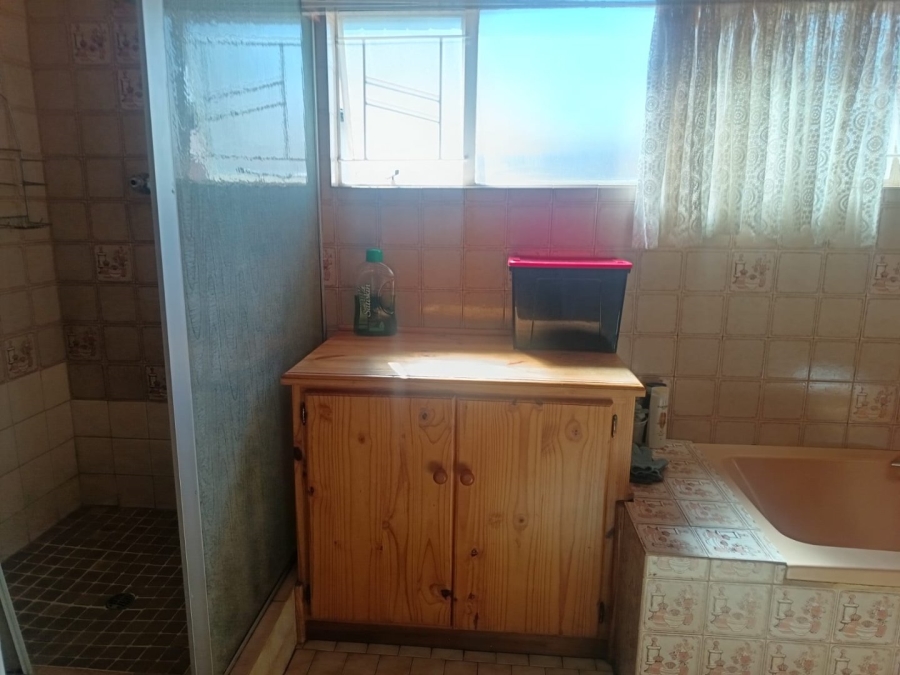 4 Bedroom Property for Sale in Heuwelsig Northern Cape